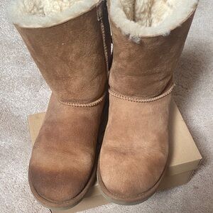 UGG Chesnut Bailey Bow Short  Boots